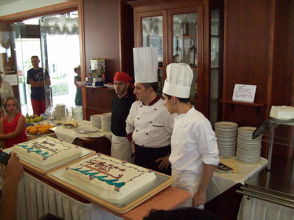 Hotel Zeus Rimini Luaran gambar