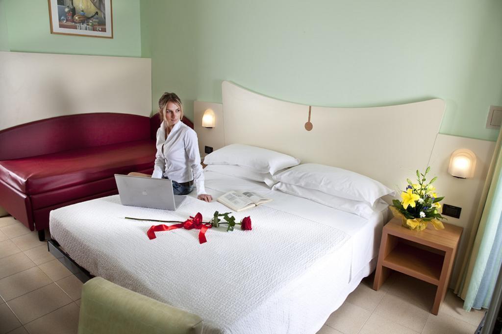 Hotel Zeus Rimini Luaran gambar