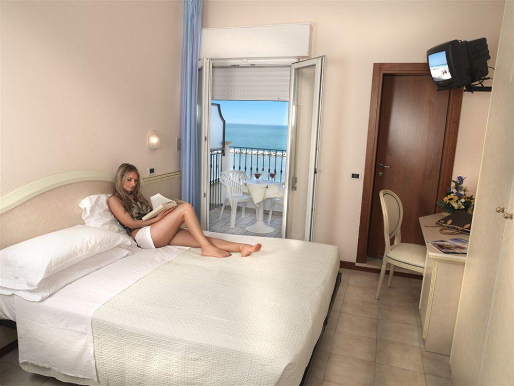 Hotel Zeus Rimini Luaran gambar