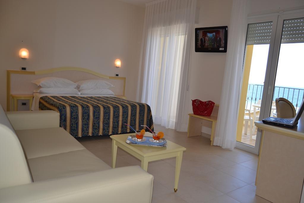 Hotel Zeus Rimini Luaran gambar