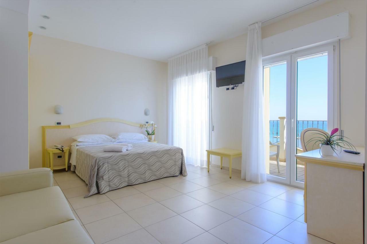 Hotel Zeus Rimini Luaran gambar